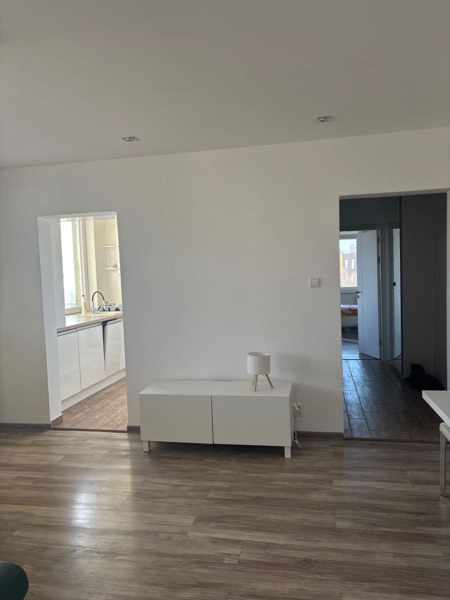 Prenájom bytu 3-izbový 63 m², Nové Mesto, Bratislavský kraj Prenájom bytu 3-izbový 63 m², Nové Mesto, Bratislavský kraj