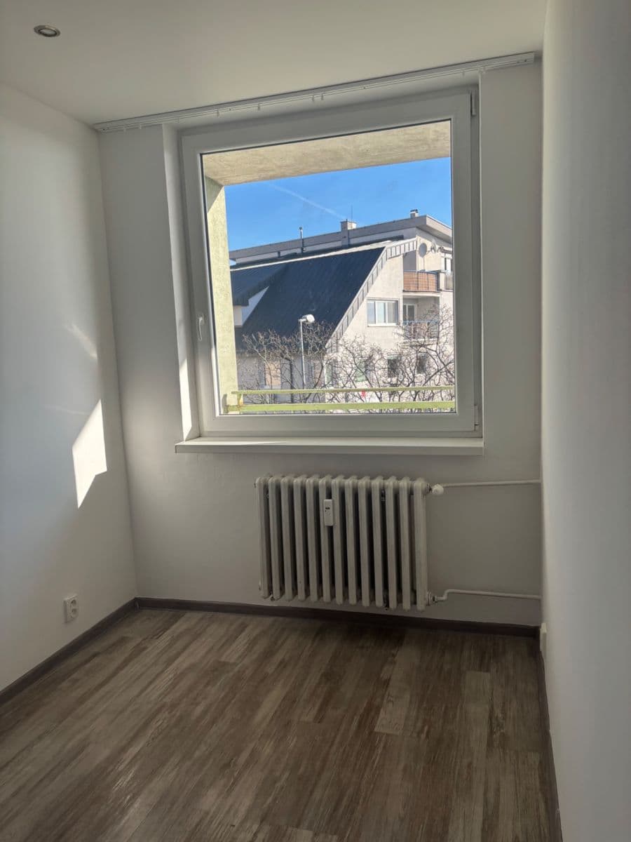 Prenájom bytu 3-izbový 63 m², Nové Mesto, Bratislavský kraj Prenájom bytu 3-izbový 63 m², Nové Mesto, Bratislavský kraj