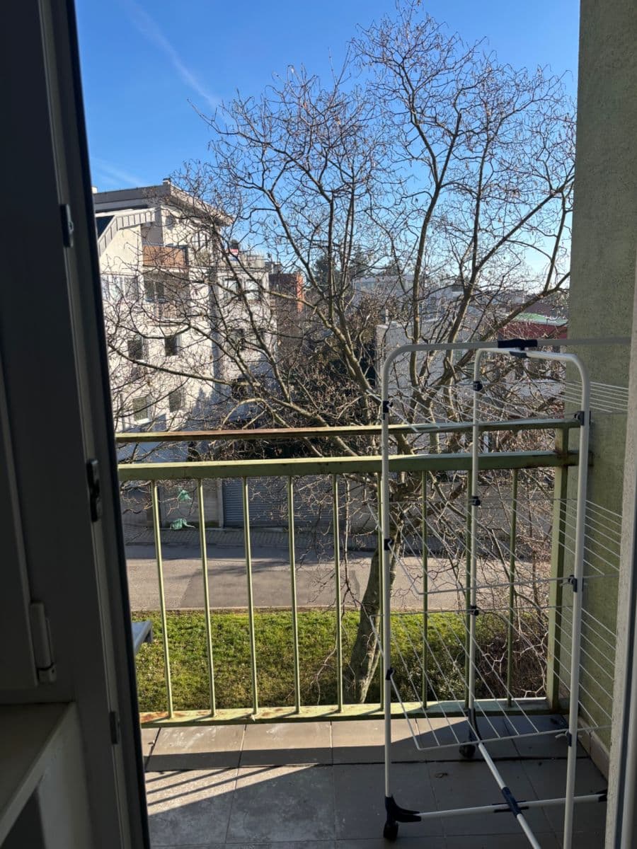 Prenájom bytu 3-izbový 63 m², Nové Mesto, Bratislavský kraj Prenájom bytu 3-izbový 63 m², Nové Mesto, Bratislavský kraj