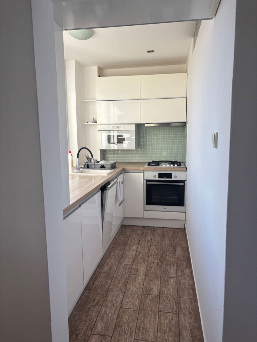 Prenájom bytu 3-izbový 63 m², Nové Mesto, Bratislavský kraj Prenájom bytu 3-izbový 63 m², Nové Mesto, Bratislavský kraj