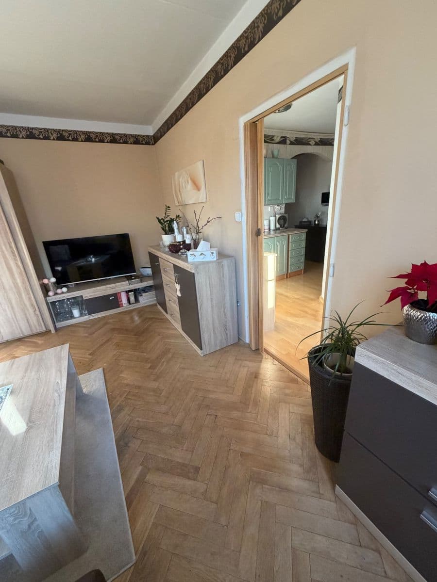 Predaj bytu 2-izbový 50 m², Maďarská, Karlovy Vary, Karlovarský kraj Predaj bytu 2-izbový 50 m², Maďarská, Karlovy Vary, Karlovarský kraj