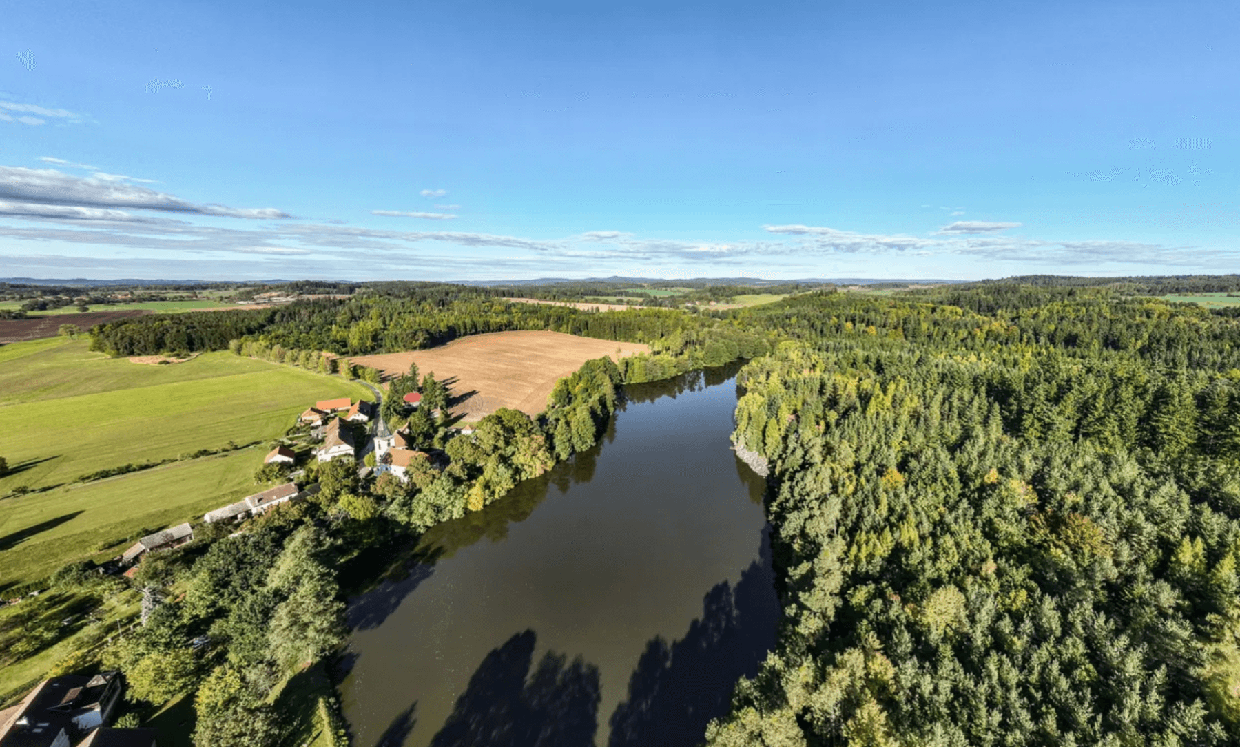 Predaj pozemku 70.499 m², Uzeničky, Jihočeský kraj Predaj pozemku 70.499 m², Uzeničky, Jihočeský kraj