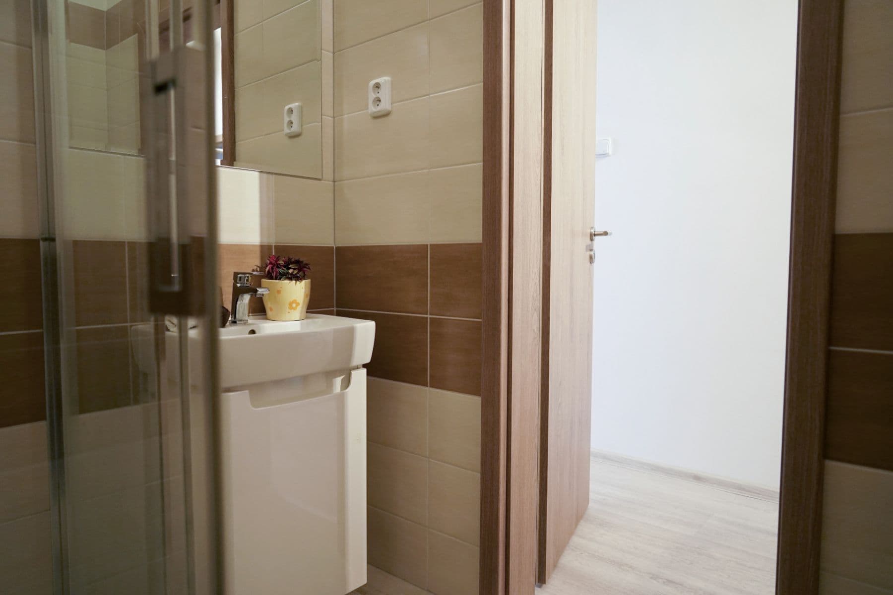 Prenájom bytu 2-izbový 60 m², S. K. Neumanna, Ostrov, Karlovarský kraj Prenájom bytu 2-izbový 60 m², S. K. Neumanna, Ostrov, Karlovarský kraj