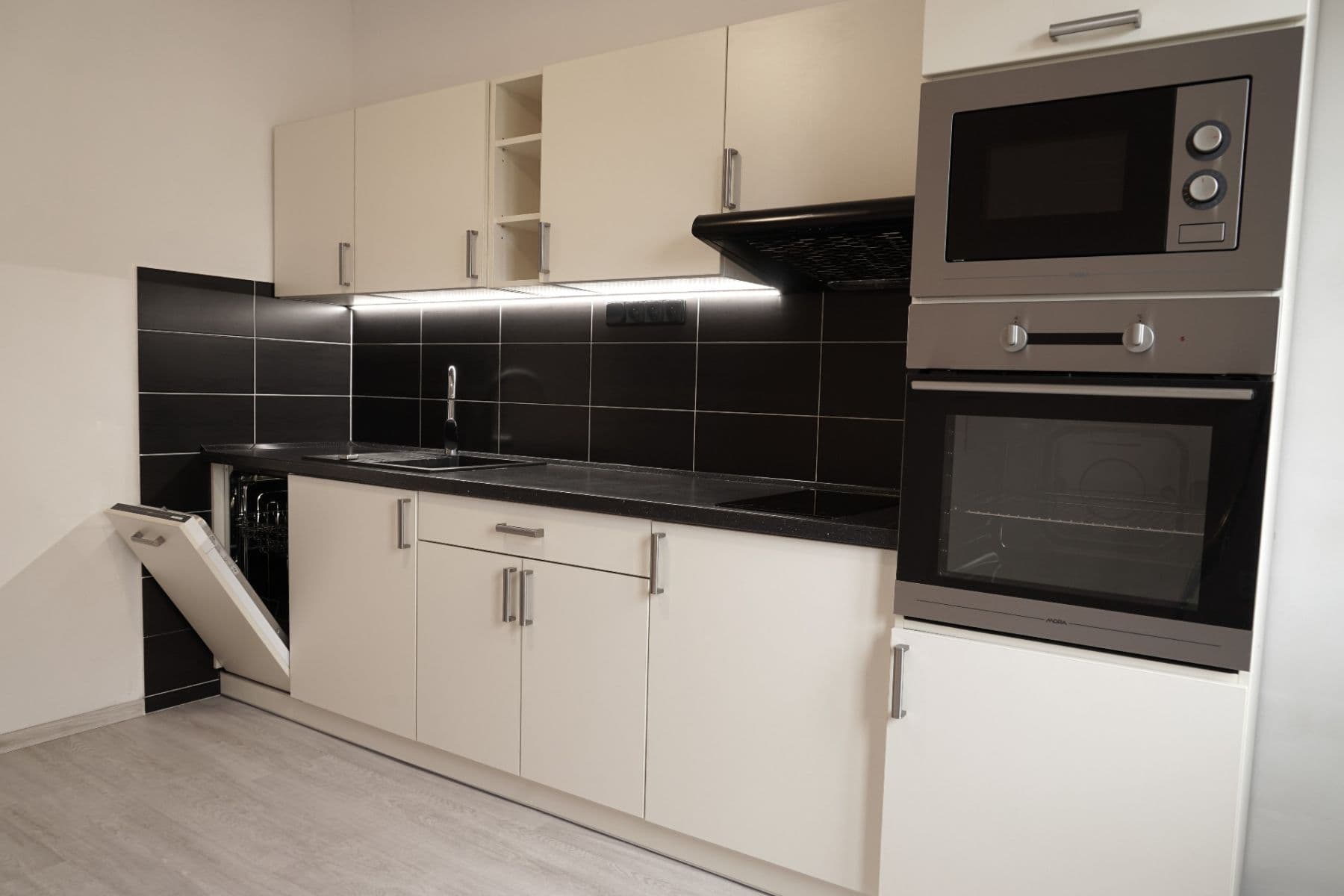 Prenájom bytu 2-izbový 60 m², S. K. Neumanna, Ostrov, Karlovarský kraj Prenájom bytu 2-izbový 60 m², S. K. Neumanna, Ostrov, Karlovarský kraj