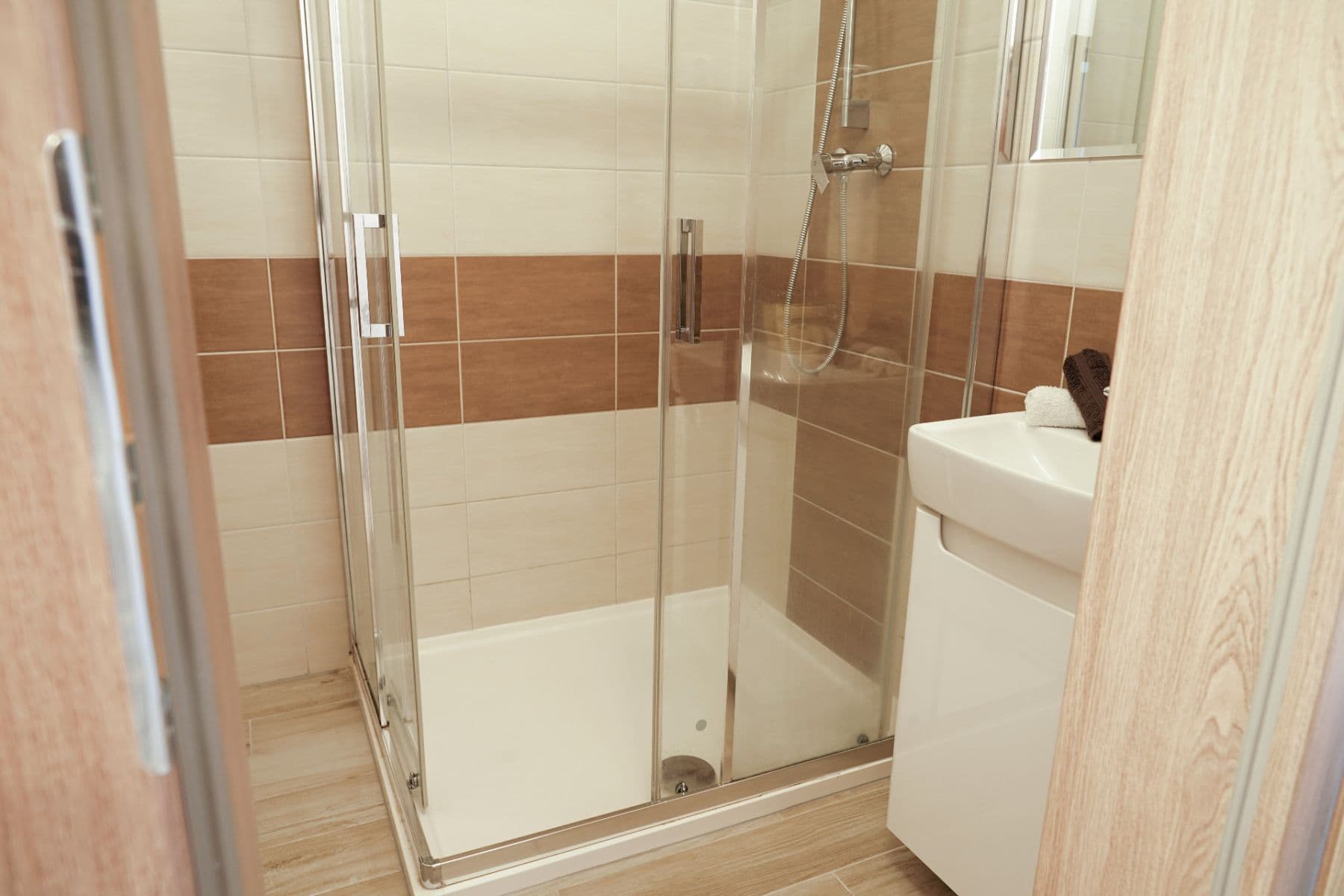 Prenájom bytu 2-izbový 60 m², S. K. Neumanna, Ostrov, Karlovarský kraj Prenájom bytu 2-izbový 60 m², S. K. Neumanna, Ostrov, Karlovarský kraj