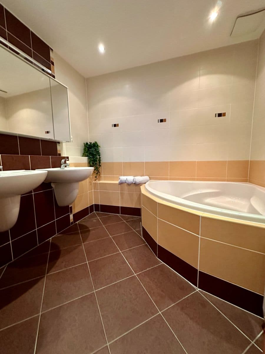 Prenájom bytu 3-izbový 88 m², Radouňova, Praha, Praha Prenájom bytu 3-izbový 88 m², Radouňova, Praha, Praha