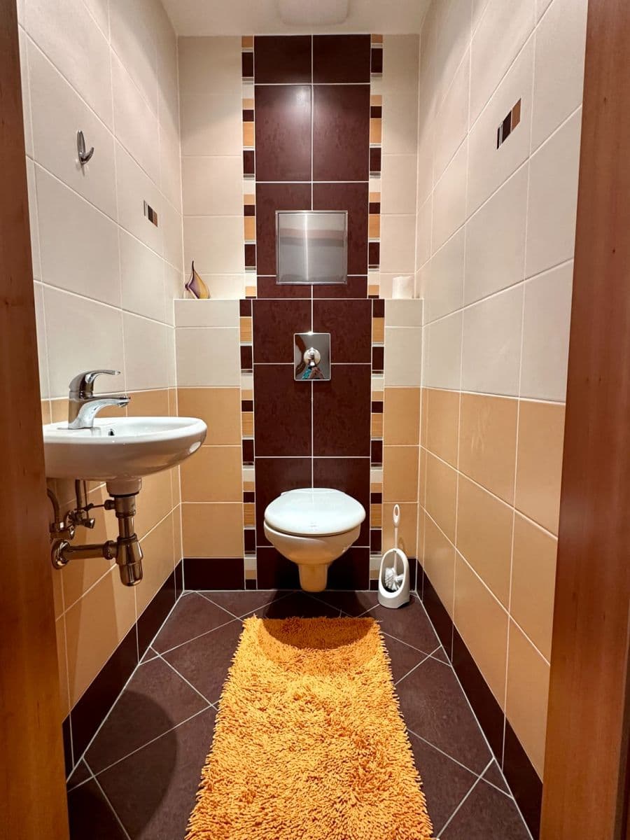 Prenájom bytu 3-izbový 88 m², Radouňova, Praha, Praha Prenájom bytu 3-izbový 88 m², Radouňova, Praha, Praha