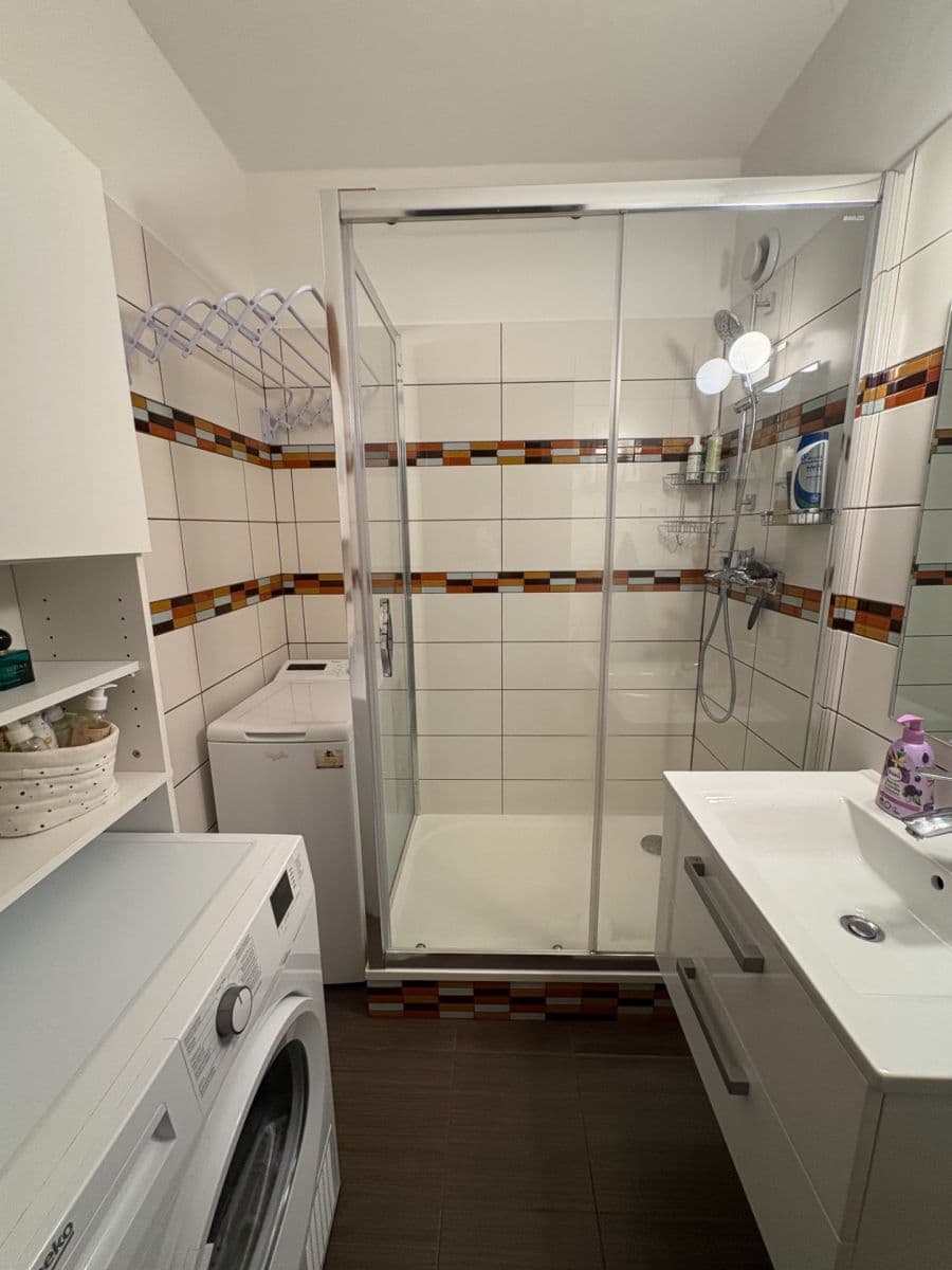 Prenájom bytu 3-izbový 77 m², Nad Opatovem, Praha, Praha Prenájom bytu 3-izbový 77 m², Nad Opatovem, Praha, Praha