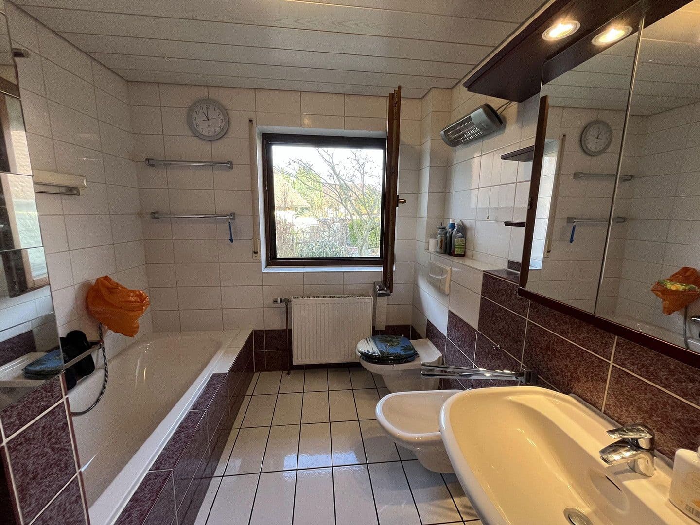 Predaj domu 252 m², pozemek 536 m², Neckarwestheim, Bádensko-Wurttembersko Predaj domu 252 m², pozemek 536 m², Neckarwestheim, Bádensko-Wurttembersko