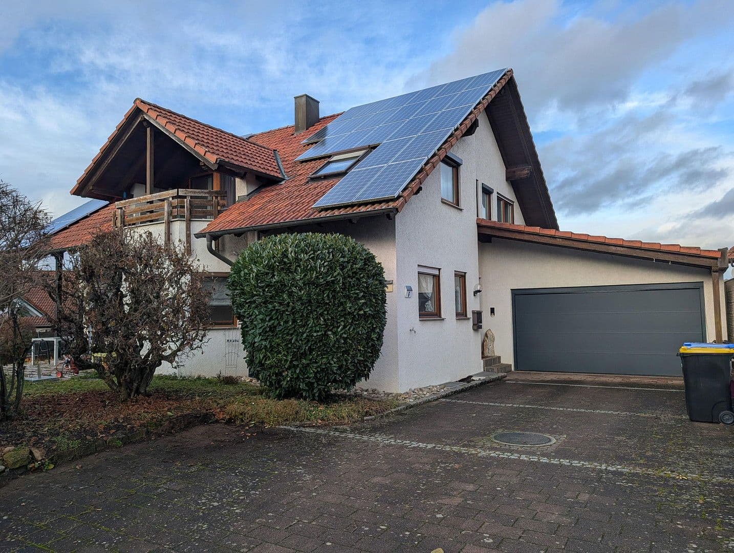 Predaj domu 252 m², pozemek 536 m², Neckarwestheim, Bádensko-Wurttembersko Predaj domu 252 m², pozemek 536 m², Neckarwestheim, Bádensko-Wurttembersko