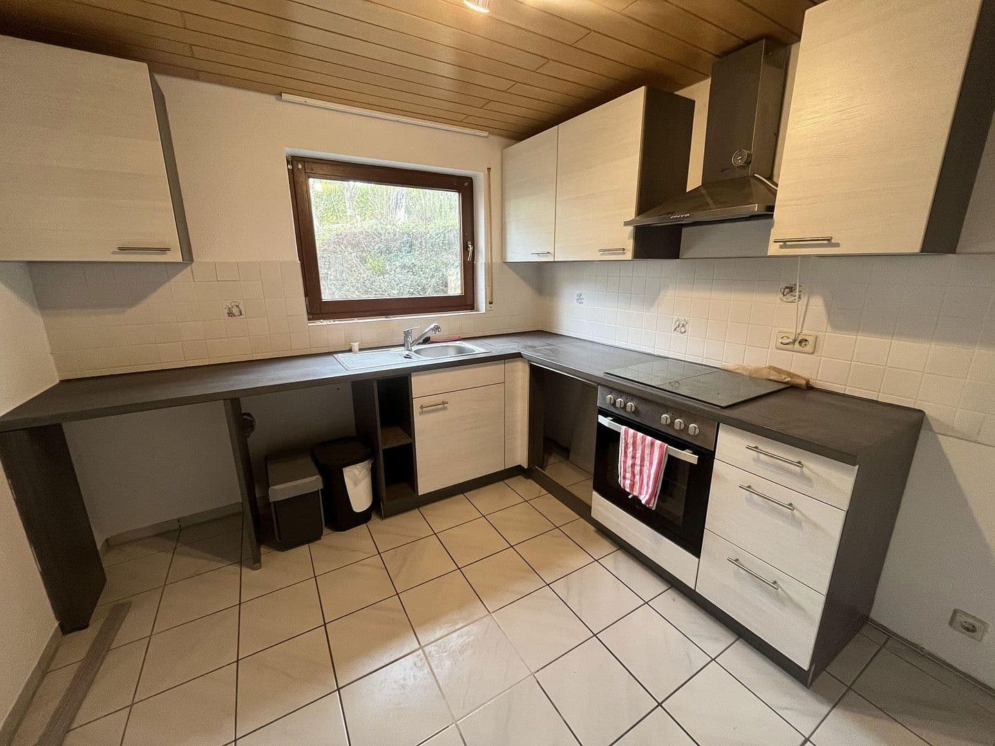 Predaj domu 252 m², pozemek 536 m², Neckarwestheim, Bádensko-Wurttembersko Predaj domu 252 m², pozemek 536 m², Neckarwestheim, Bádensko-Wurttembersko