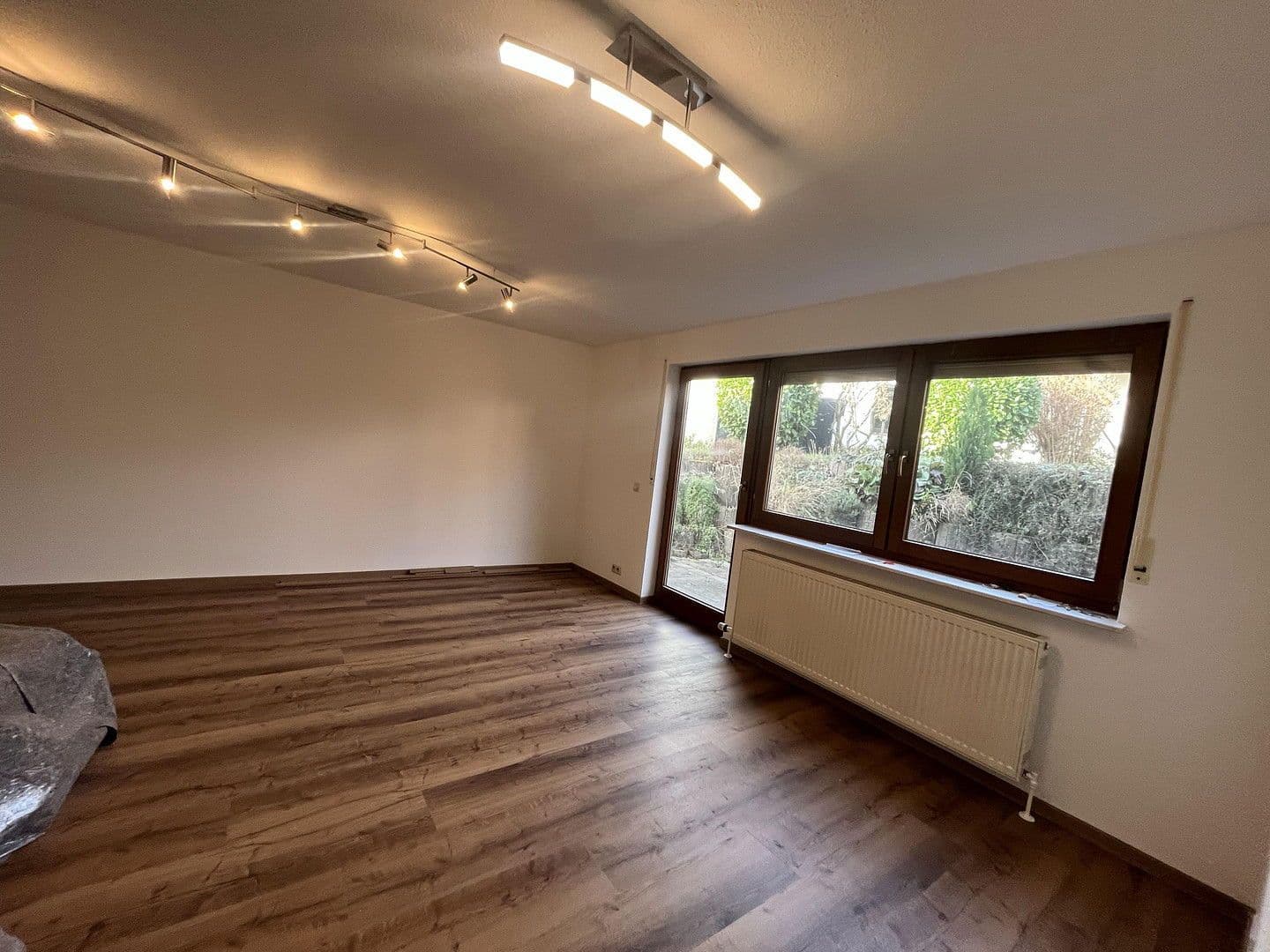 Predaj domu 252 m², pozemek 536 m², Neckarwestheim, Bádensko-Wurttembersko Predaj domu 252 m², pozemek 536 m², Neckarwestheim, Bádensko-Wurttembersko