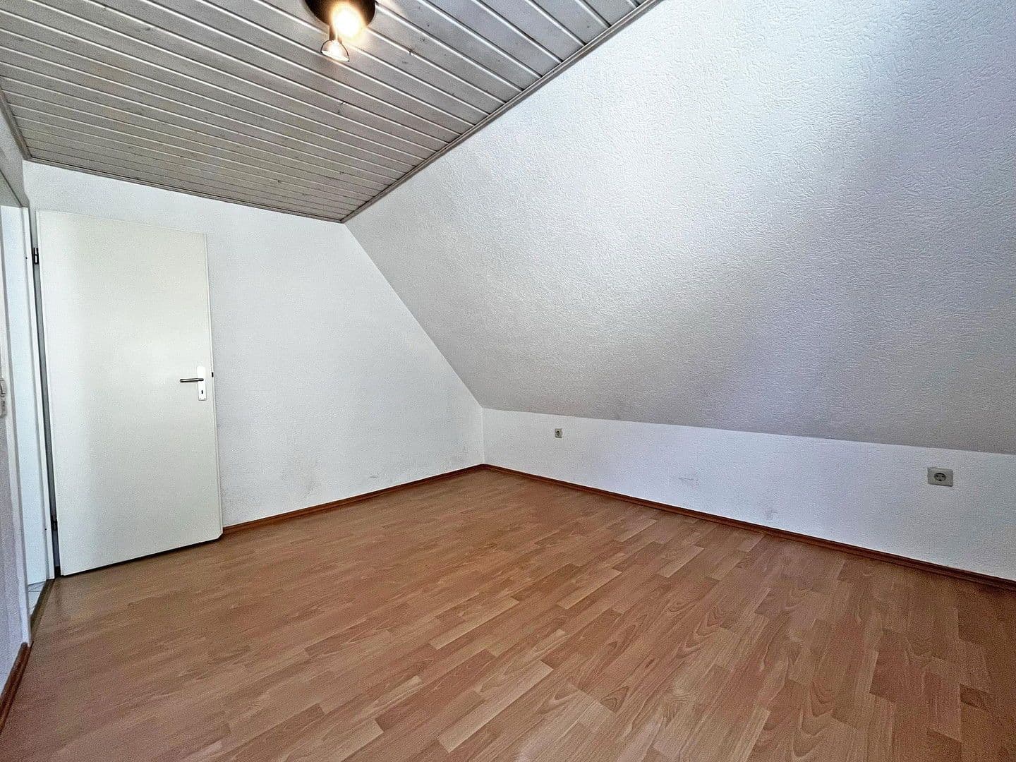 Prenájom bytu 3-izbový 72 m², Heilbronn, Bádensko-Wurttembersko Prenájom bytu 3-izbový 72 m², Heilbronn, Bádensko-Wurttembersko