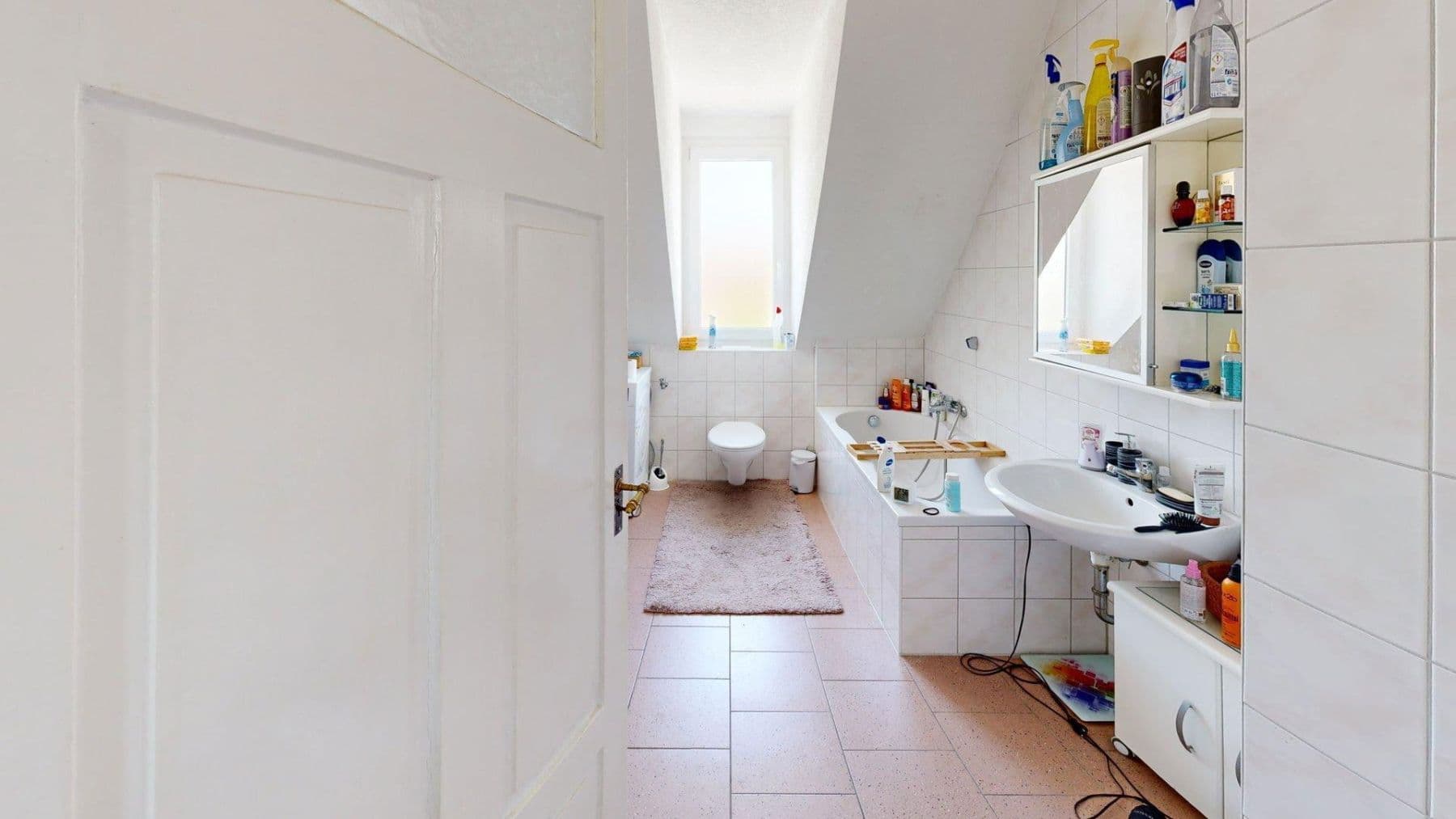 Predaj domu 223 m², pozemek 116 m², Scheuernbergstrasse, Pforzheim, Bádensko-Wurttembersko Predaj domu 223 m², pozemek 116 m², Scheuernbergstrasse, Pforzheim, Bádensko-Wurttembersko