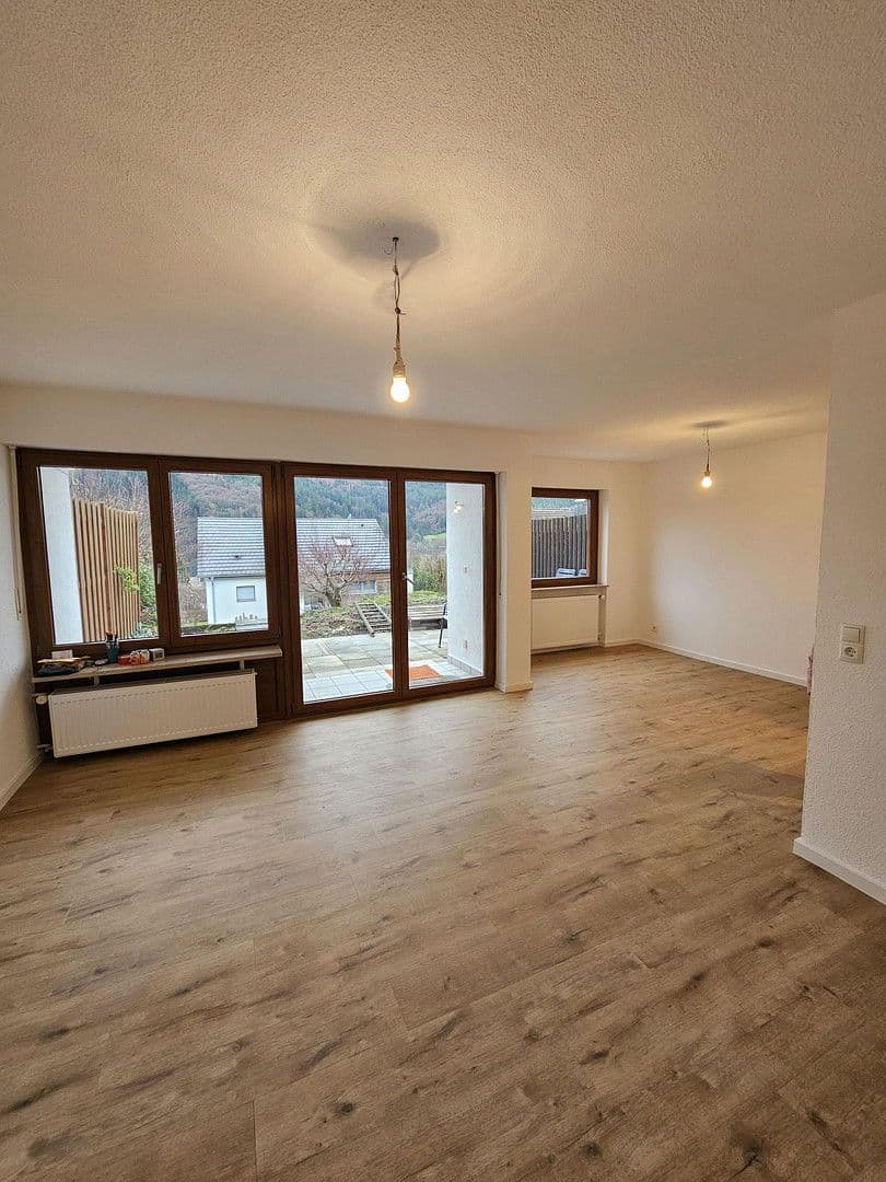 Predaj domu 153 m², pozemek 196 m², Seelbach, Bádensko-Wurttembersko Predaj domu 153 m², pozemek 196 m², Seelbach, Bádensko-Wurttembersko