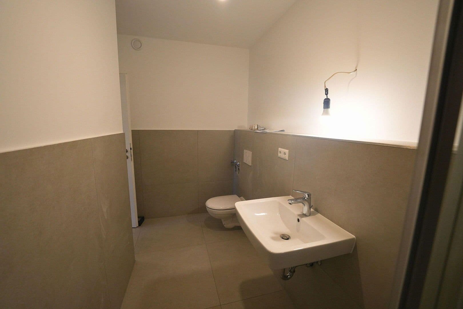 Prenájom bytu 3-izbový 58 m², Köln, Severné Porýnie - Westfálsko Prenájom bytu 3-izbový 58 m², Köln, Severné Porýnie - Westfálsko