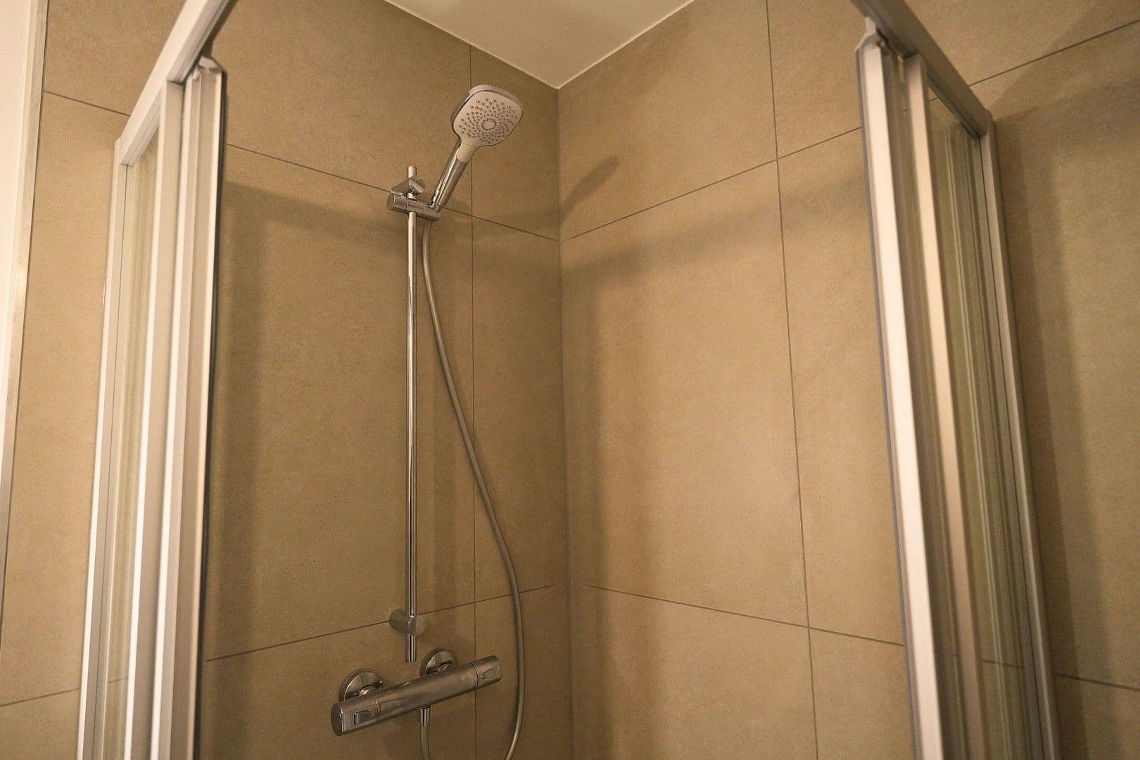 Prenájom bytu 3-izbový 58 m², Köln, Severné Porýnie - Westfálsko Prenájom bytu 3-izbový 58 m², Köln, Severné Porýnie - Westfálsko