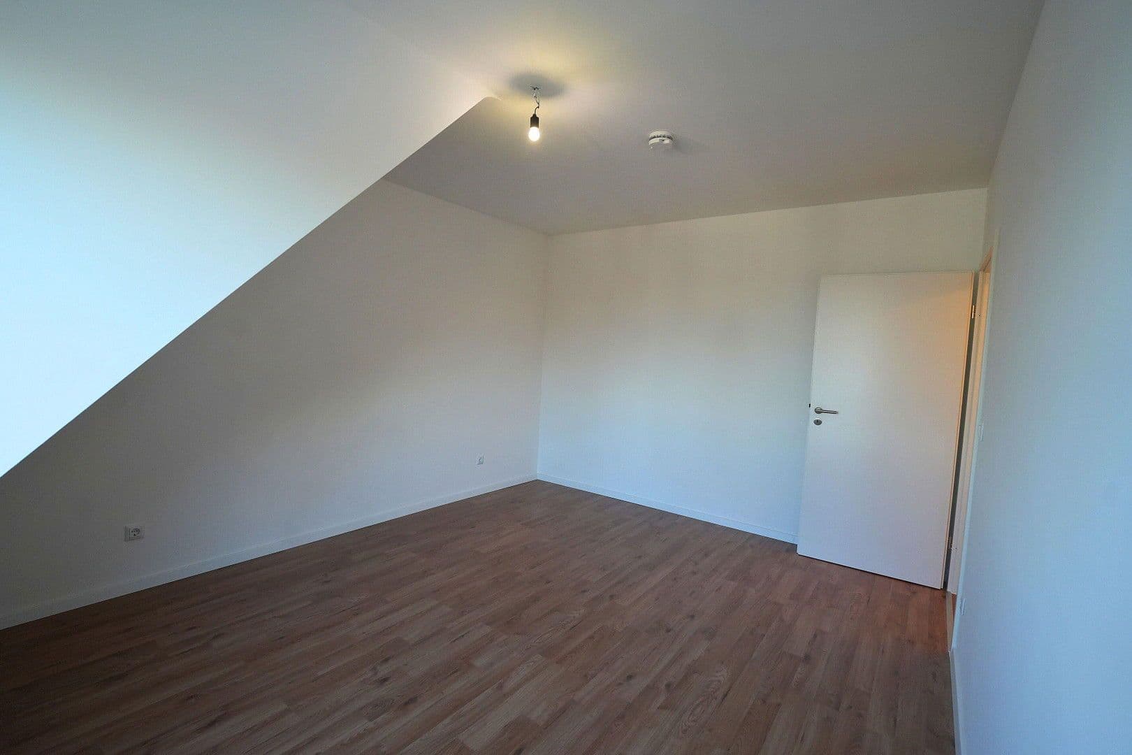 Prenájom bytu 3-izbový 58 m², Köln, Severné Porýnie - Westfálsko Prenájom bytu 3-izbový 58 m², Köln, Severné Porýnie - Westfálsko