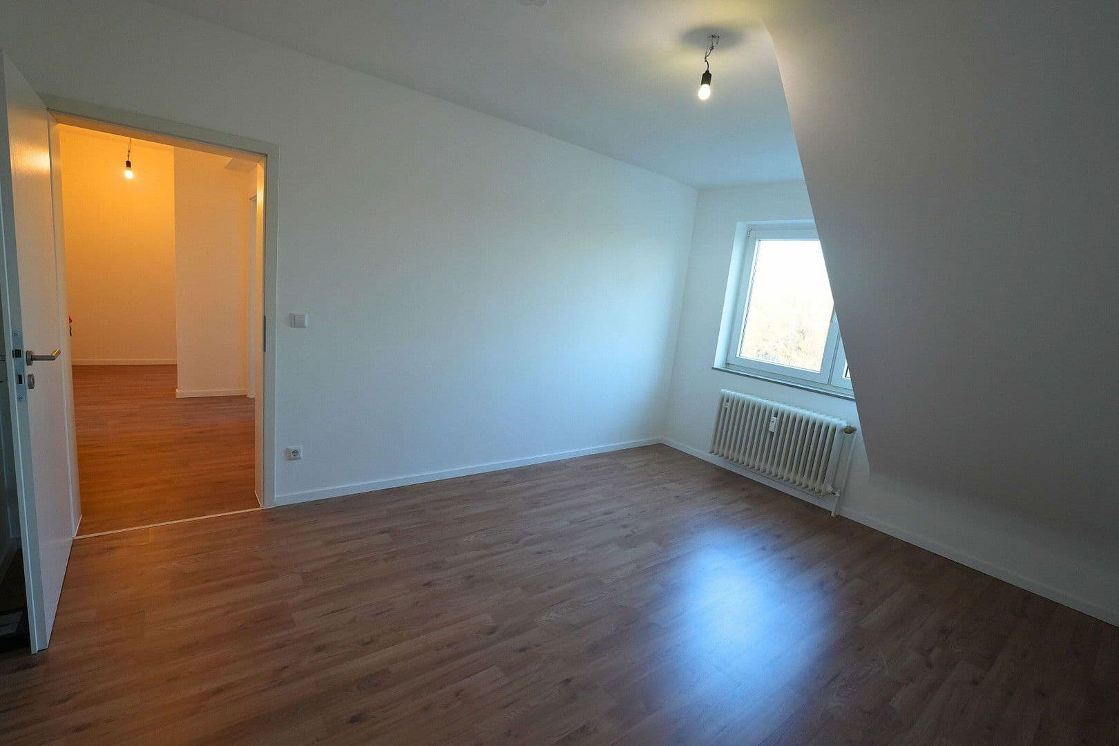 Prenájom bytu 3-izbový 58 m², Köln, Severné Porýnie - Westfálsko Prenájom bytu 3-izbový 58 m², Köln, Severné Porýnie - Westfálsko