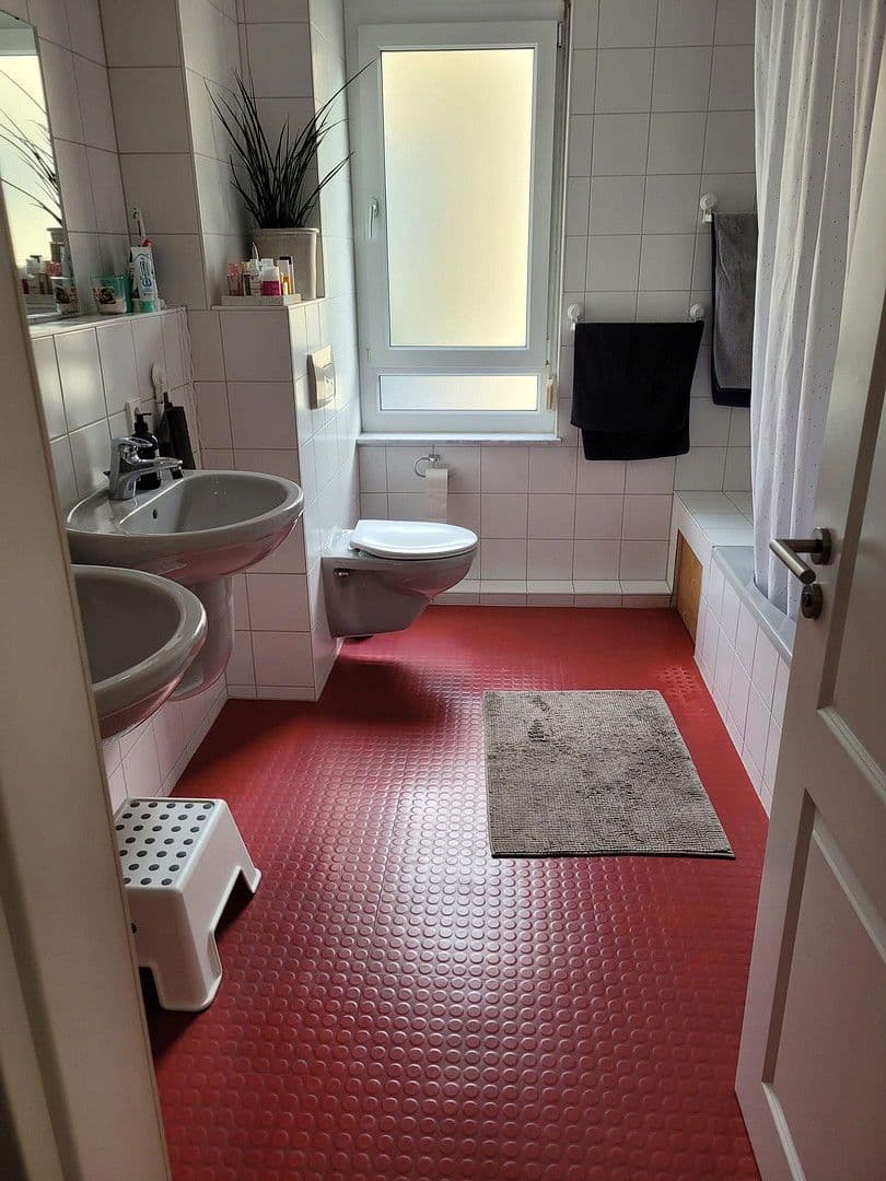 Predaj domu 140 m², pozemek 215 m², Kirchheim unter Teck, Bádensko-Wurttembersko Predaj domu 140 m², pozemek 215 m², Kirchheim unter Teck, Bádensko-Wurttembersko