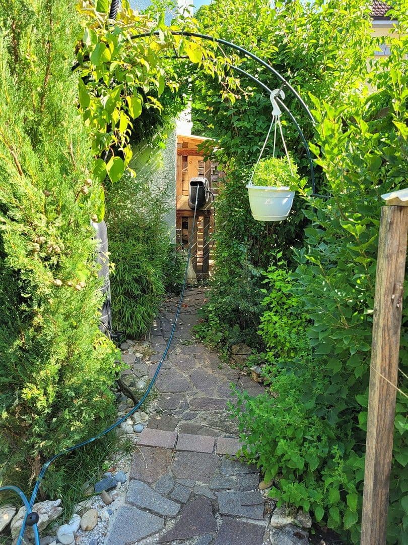 Predaj domu 140 m², pozemek 215 m², Kirchheim unter Teck, Bádensko-Wurttembersko Predaj domu 140 m², pozemek 215 m², Kirchheim unter Teck, Bádensko-Wurttembersko