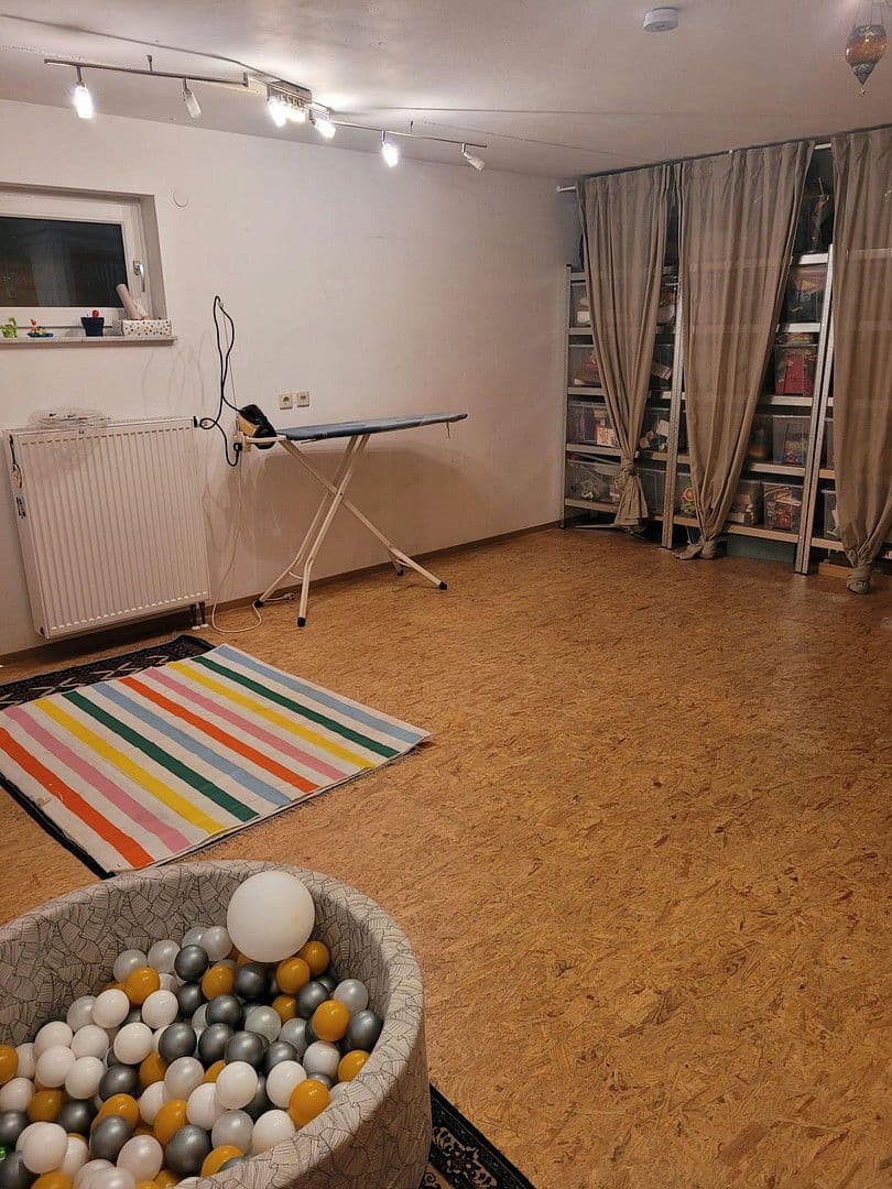 Predaj domu 140 m², pozemek 215 m², Kirchheim unter Teck, Bádensko-Wurttembersko Predaj domu 140 m², pozemek 215 m², Kirchheim unter Teck, Bádensko-Wurttembersko