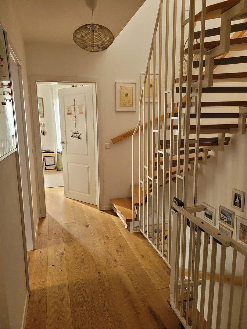 Predaj domu 140 m², pozemek 215 m², Kirchheim unter Teck, Bádensko-Wurttembersko Predaj domu 140 m², pozemek 215 m², Kirchheim unter Teck, Bádensko-Wurttembersko