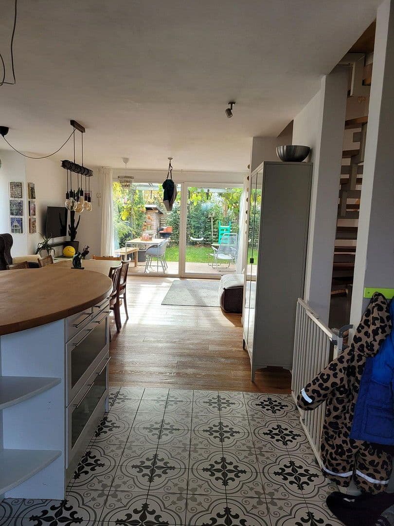 Predaj domu 140 m², pozemek 215 m², Kirchheim unter Teck, Bádensko-Wurttembersko Predaj domu 140 m², pozemek 215 m², Kirchheim unter Teck, Bádensko-Wurttembersko