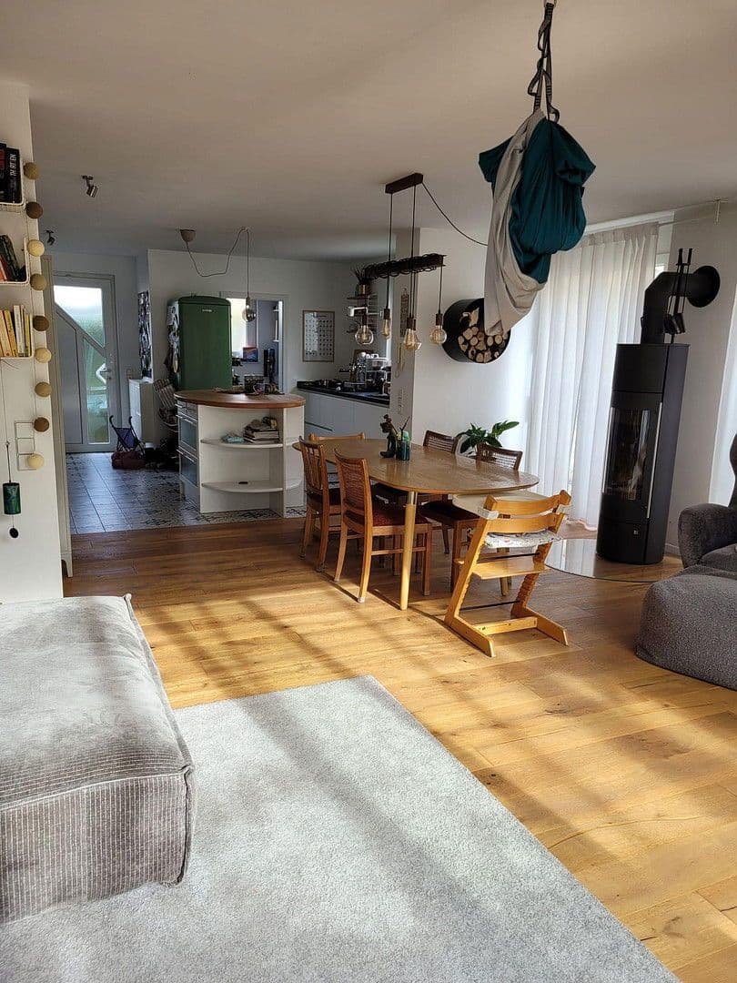 Predaj domu 140 m², pozemek 215 m², Kirchheim unter Teck, Bádensko-Wurttembersko Predaj domu 140 m², pozemek 215 m², Kirchheim unter Teck, Bádensko-Wurttembersko