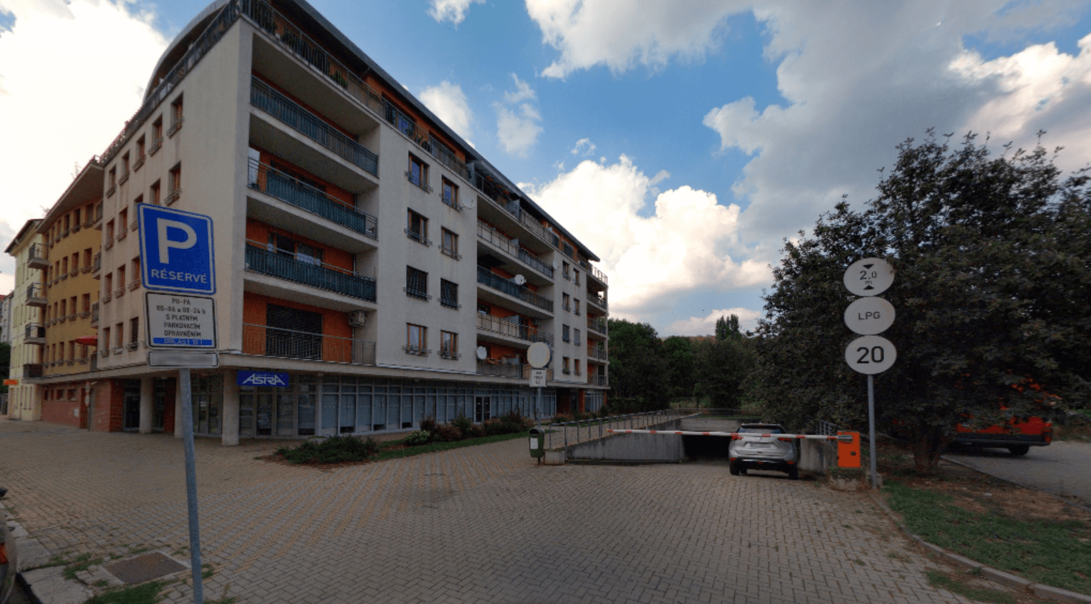 Prenájom garáže 20 m², Petrohradská, Praha, Praha Prenájom garáže 20 m², Petrohradská, Praha, Praha