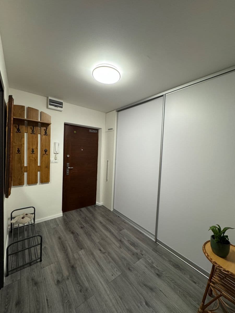 Prenájom bytu 2-izbový 43 m², Vojenská, Košice - mestská časť Staré Mesto, Košický kraj Prenájom bytu 2-izbový 43 m², Vojenská, Košice - mestská časť Staré Mesto, Košický kraj