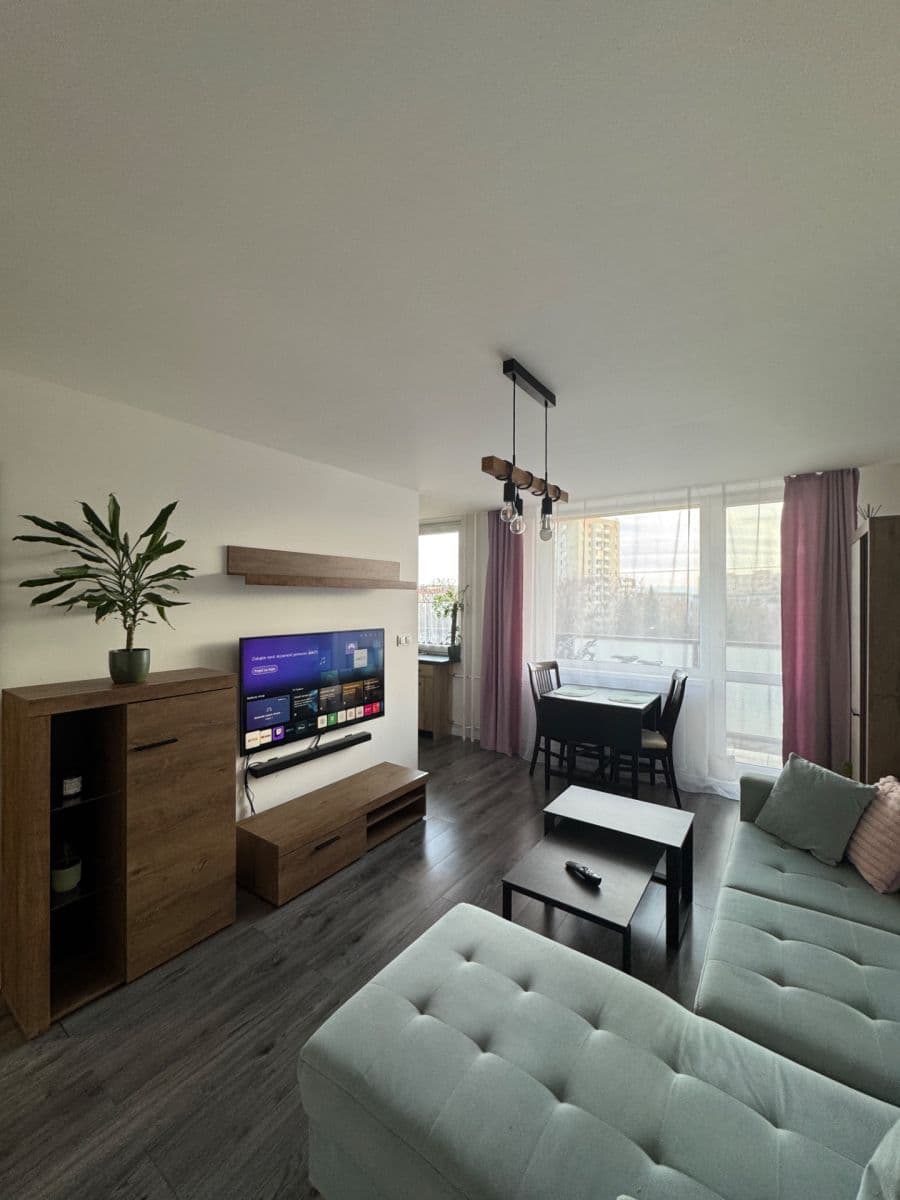 Prenájom bytu 2-izbový 43 m², Vojenská, Košice - mestská časť Staré Mesto, Košický kraj Prenájom bytu 2-izbový 43 m², Vojenská, Košice - mestská časť Staré Mesto, Košický kraj