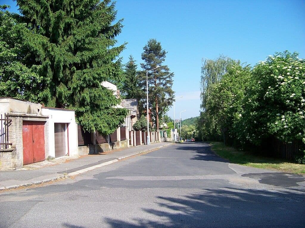 Prenájom garáže 16 m², Gončarenkova, Praha, Praha Prenájom garáže 16 m², Gončarenkova, Praha, Praha