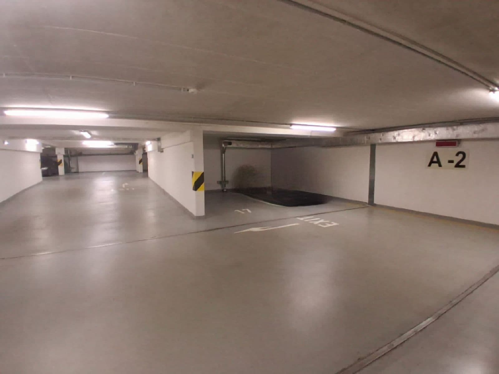 Prenájom garáže 18 m², Valečovská, Praha, Praha Prenájom garáže 18 m², Valečovská, Praha, Praha