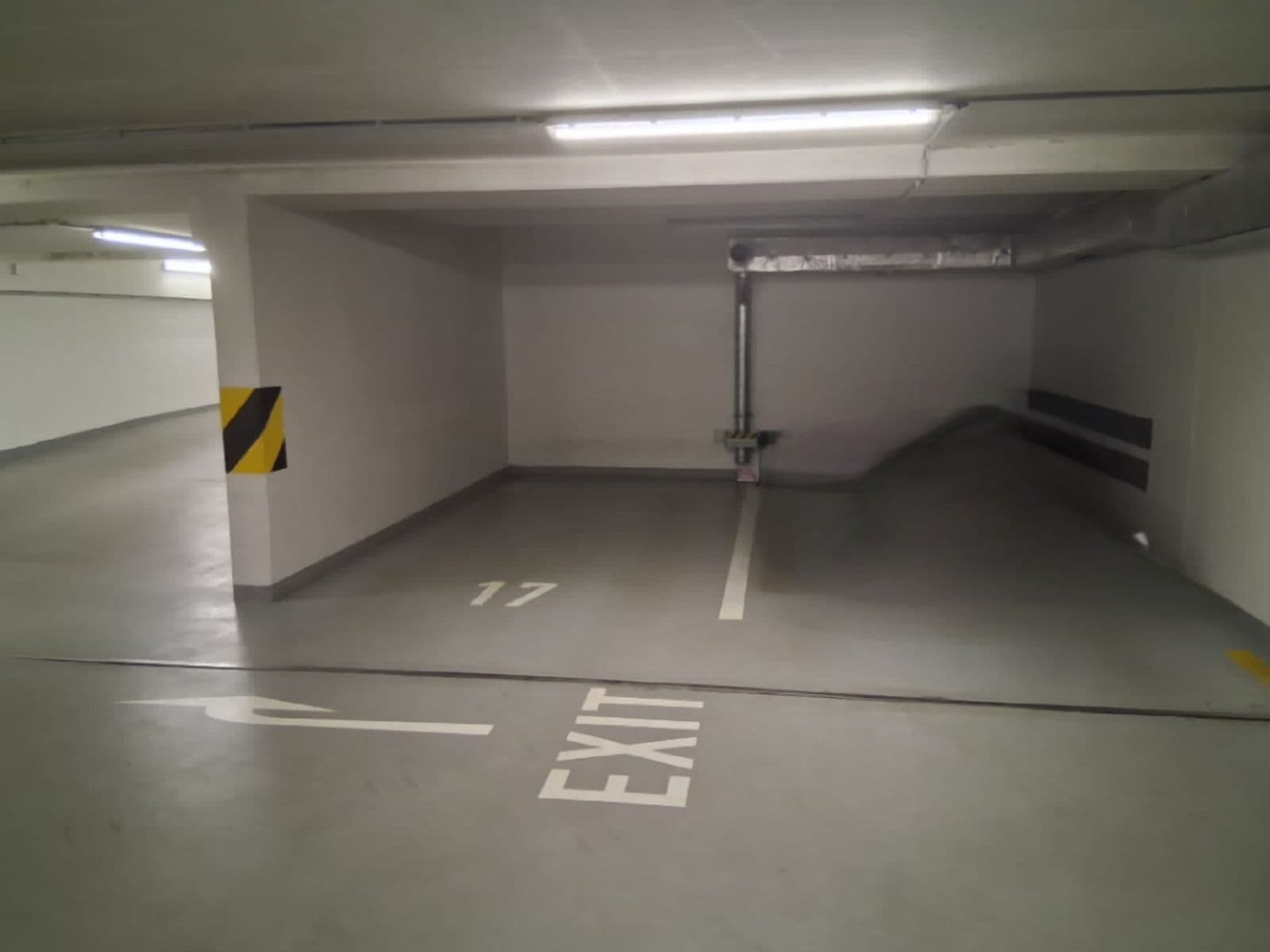 Prenájom garáže 18 m², Valečovská, Praha, Praha Prenájom garáže 18 m², Valečovská, Praha, Praha