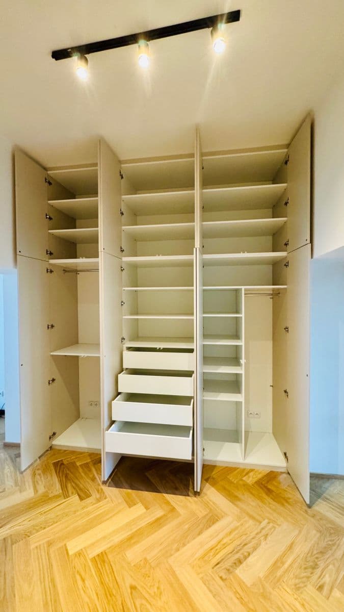 Prenájom bytu 2-izbový 60 m², Lotyšská, Praha, Praha Prenájom bytu 2-izbový 60 m², Lotyšská, Praha, Praha