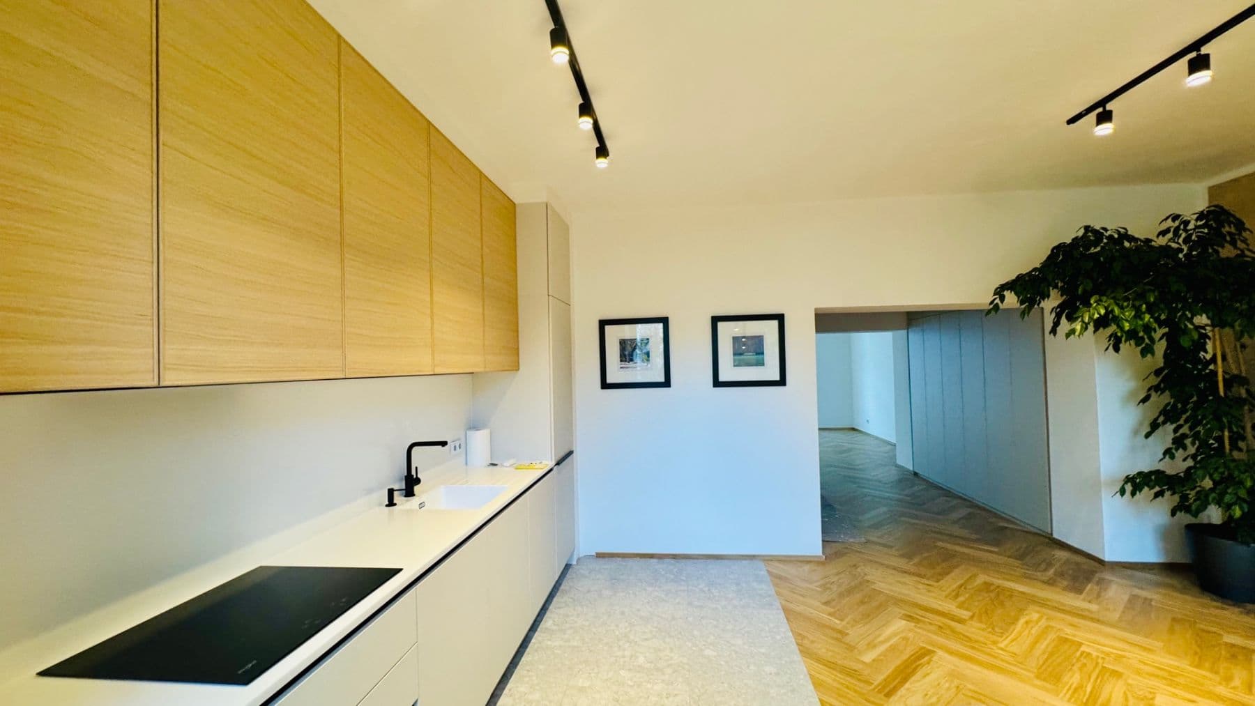 Prenájom bytu 2-izbový 60 m², Lotyšská, Praha, Praha Prenájom bytu 2-izbový 60 m², Lotyšská, Praha, Praha