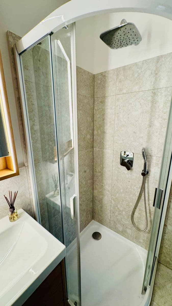 Prenájom bytu 2-izbový 60 m², Lotyšská, Praha, Praha Prenájom bytu 2-izbový 60 m², Lotyšská, Praha, Praha