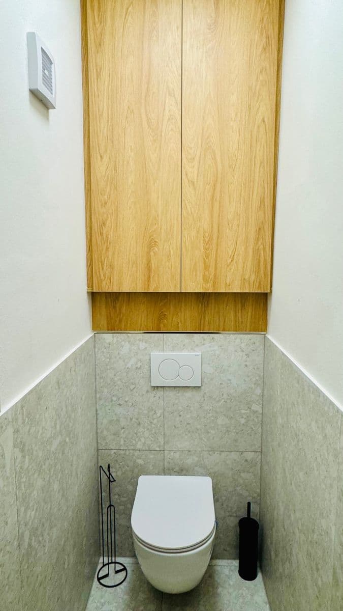 Prenájom bytu 2-izbový 60 m², Lotyšská, Praha, Praha Prenájom bytu 2-izbový 60 m², Lotyšská, Praha, Praha