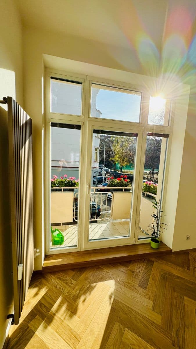 Prenájom bytu 2-izbový 60 m², Lotyšská, Praha, Praha Prenájom bytu 2-izbový 60 m², Lotyšská, Praha, Praha