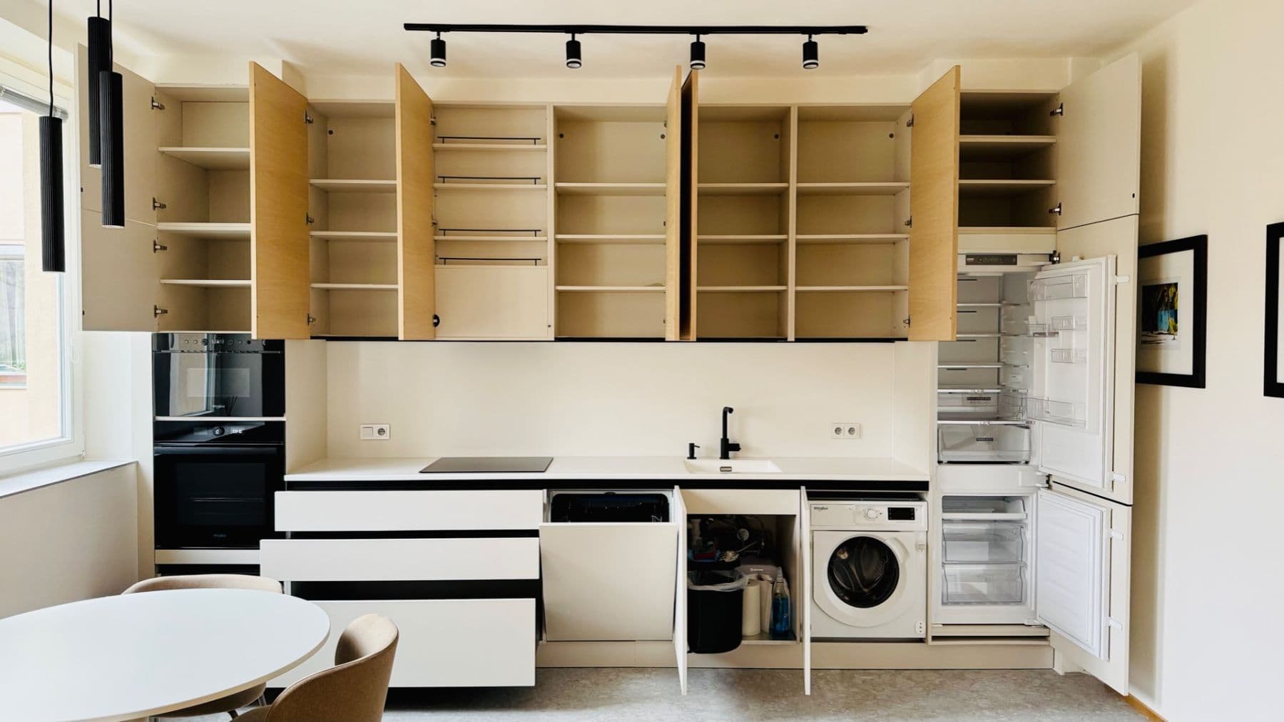 Prenájom bytu 2-izbový 60 m², Lotyšská, Praha, Praha Prenájom bytu 2-izbový 60 m², Lotyšská, Praha, Praha