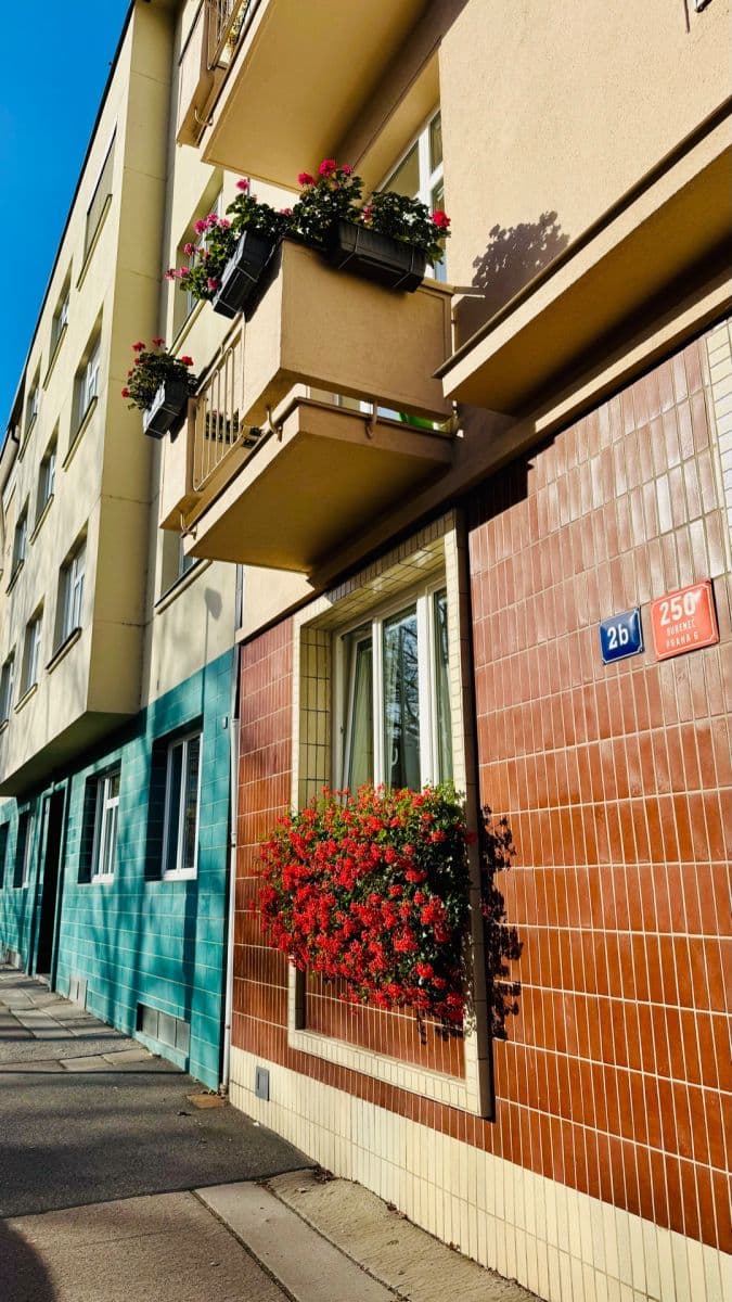 Prenájom bytu 2-izbový 60 m², Lotyšská, Praha, Praha Prenájom bytu 2-izbový 60 m², Lotyšská, Praha, Praha