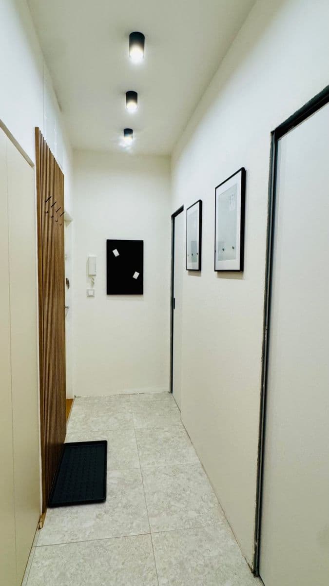 Prenájom bytu 2-izbový 60 m², Lotyšská, Praha, Praha Prenájom bytu 2-izbový 60 m², Lotyšská, Praha, Praha