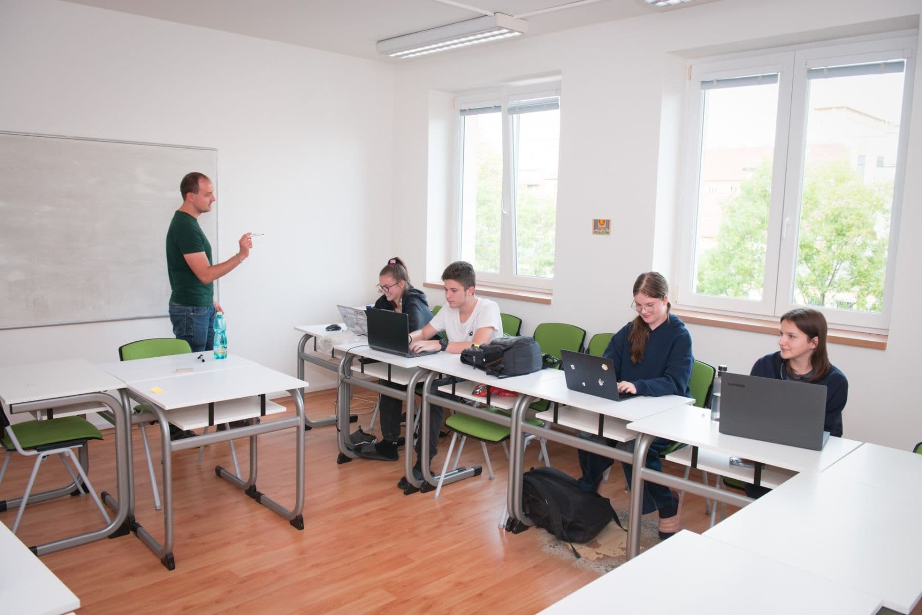 Prenájom nebytového priestoru 250 m², Střelničná, Praha, Praha Prenájom nebytového priestoru 250 m², Střelničná, Praha, Praha