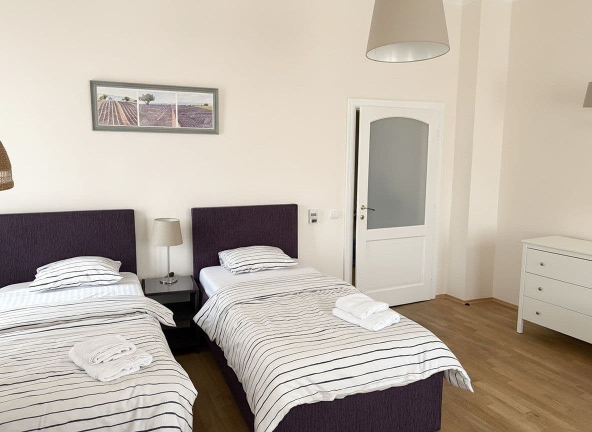 Prenájom bytu 80 m², Petrská, Praha, Praha Prenájom bytu 80 m², Petrská, Praha, Praha