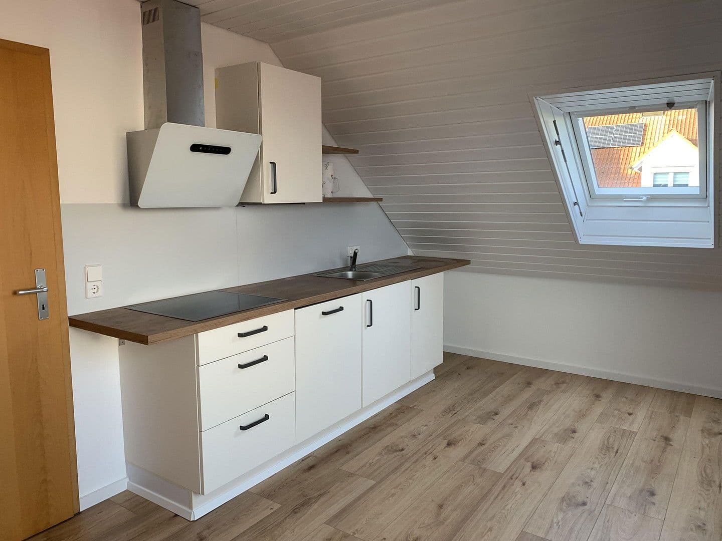 Prenájom bytu 3-izbový 80 m², Ebersbach an der Fils, Bádensko-Wurttembersko Prenájom bytu 3-izbový 80 m², Ebersbach an der Fils, Bádensko-Wurttembersko