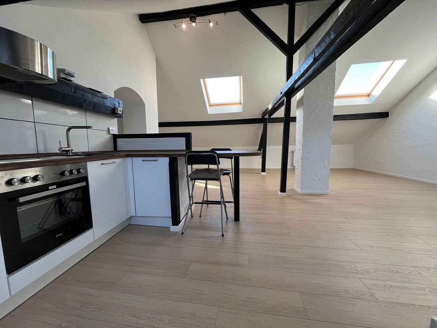 Prenájom bytu 1-izbový 62 m², Linienstraße 34, Düsseldorf, Severné Porýnie - Westfálsko Prenájom bytu 1-izbový 62 m², Linienstraße 34, Düsseldorf, Severné Porýnie - Westfálsko