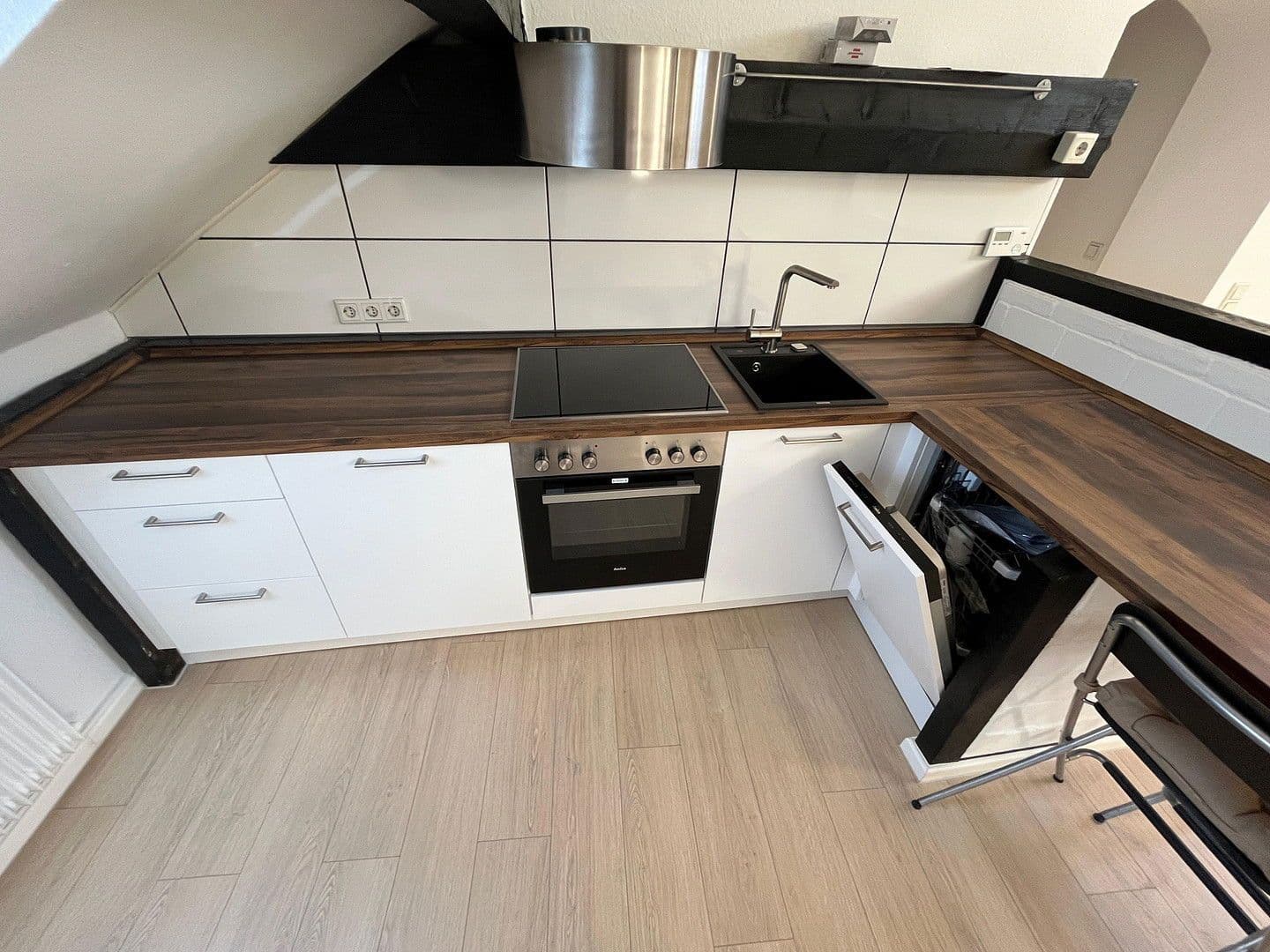 Prenájom bytu 1-izbový 62 m², Linienstraße 34, Düsseldorf, Severné Porýnie - Westfálsko Prenájom bytu 1-izbový 62 m², Linienstraße 34, Düsseldorf, Severné Porýnie - Westfálsko