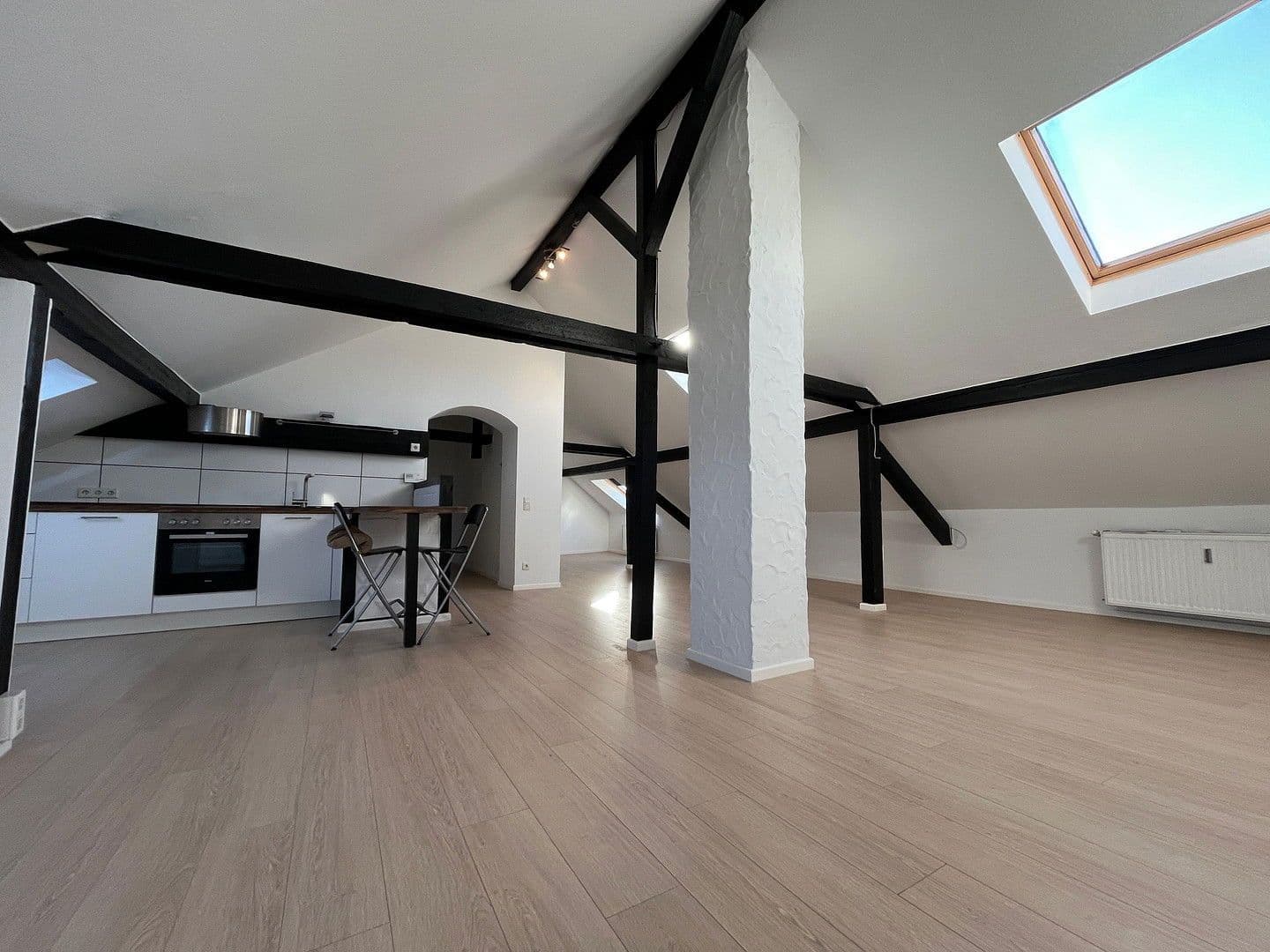 Prenájom bytu 1-izbový 62 m², Linienstraße 34, Düsseldorf, Severné Porýnie - Westfálsko Prenájom bytu 1-izbový 62 m², Linienstraße 34, Düsseldorf, Severné Porýnie - Westfálsko