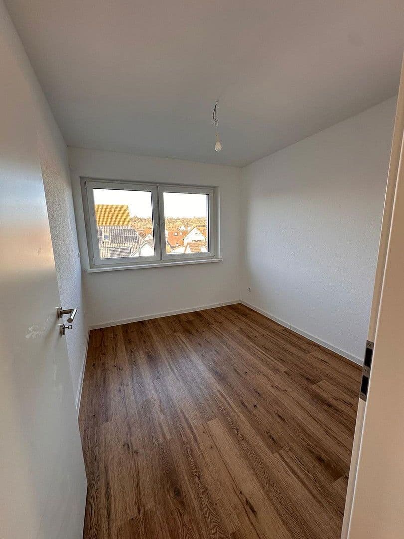 Prenájom bytu 4-izbový 102 m², Markgröningen, Bádensko-Wurttembersko Prenájom bytu 4-izbový 102 m², Markgröningen, Bádensko-Wurttembersko
